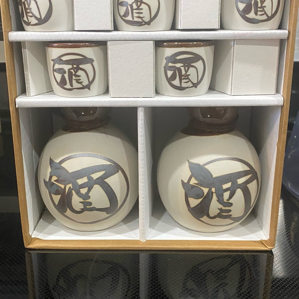 Japanese Sake decanter and cups NIB. Vintage 70’s to 80’s. Made in Kyoto Japan.